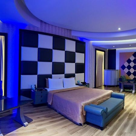 Pingtung Wei Feng Exquisite Motel Pintung Branch מראה חיצוני תמונה