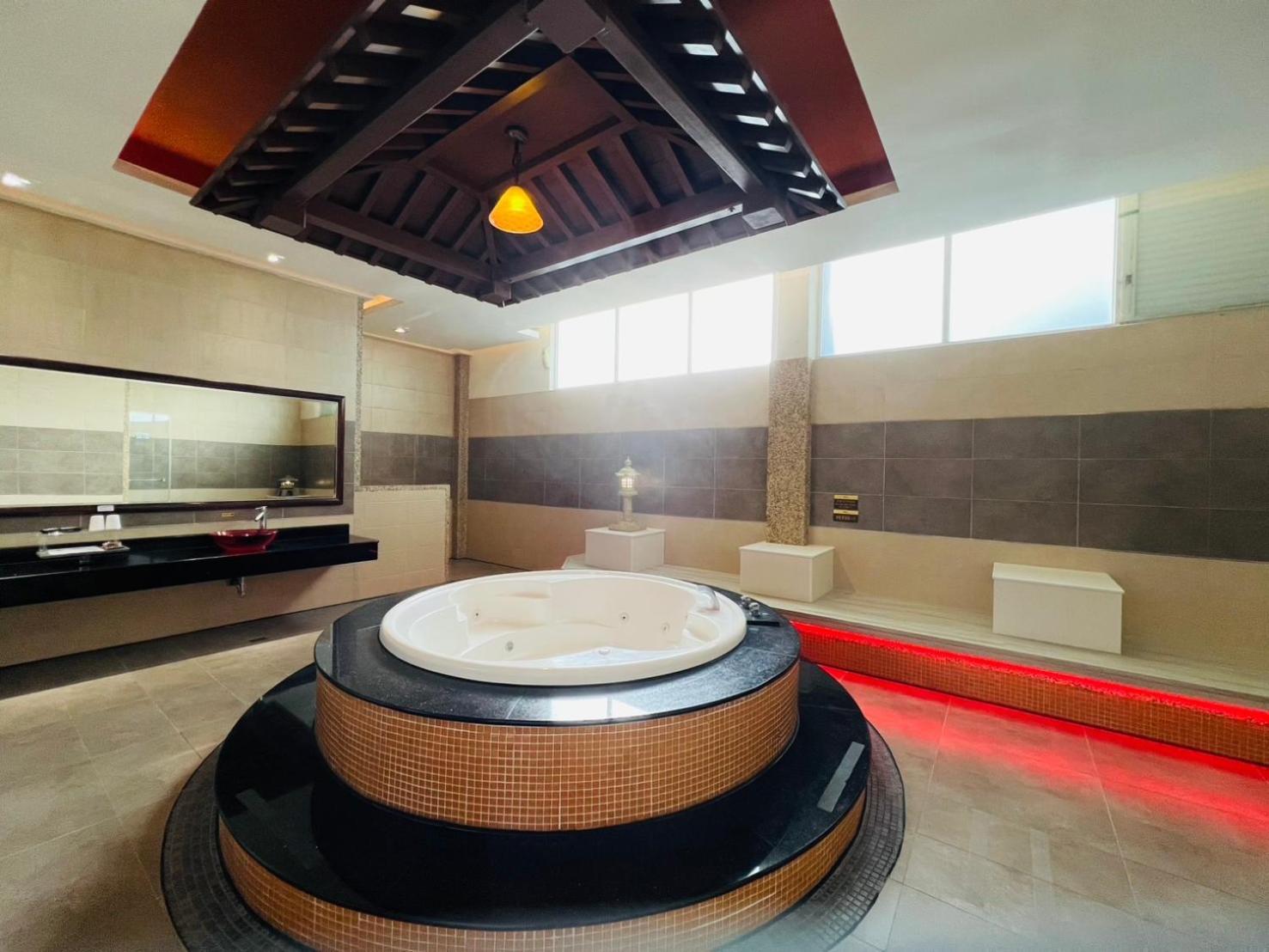 Pingtung Wei Feng Exquisite Motel Pintung Branch מראה חיצוני תמונה